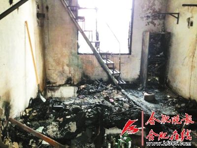 面條店失火，消防通道被堵消防栓無水（圖）