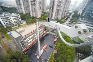 云梯車折疊云臺(tái)升至80余米已達(dá)高空作業(yè)高度