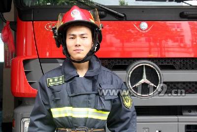 改進(jìn)后的執(zhí)勤戰(zhàn)斗服