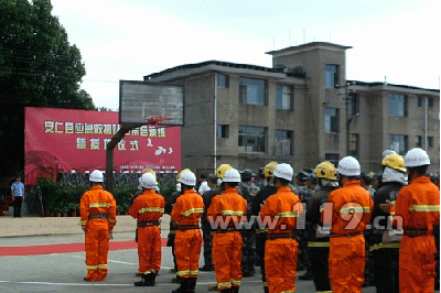 安仁縣舉行山洪地質(zhì)災(zāi)害應(yīng)急演練 消防當(dāng)先鋒