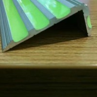 發(fā)光條、大潤發(fā)超市樓梯防滑條、樓梯疏散指示條